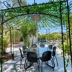 Jaliel Villa
